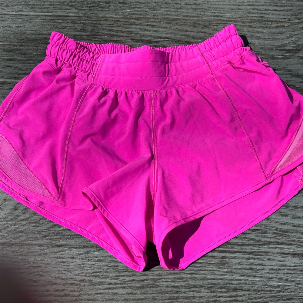 Lululemon Athletica Hotty Hot Shorts 2.5” - Sz 4 - Pink
